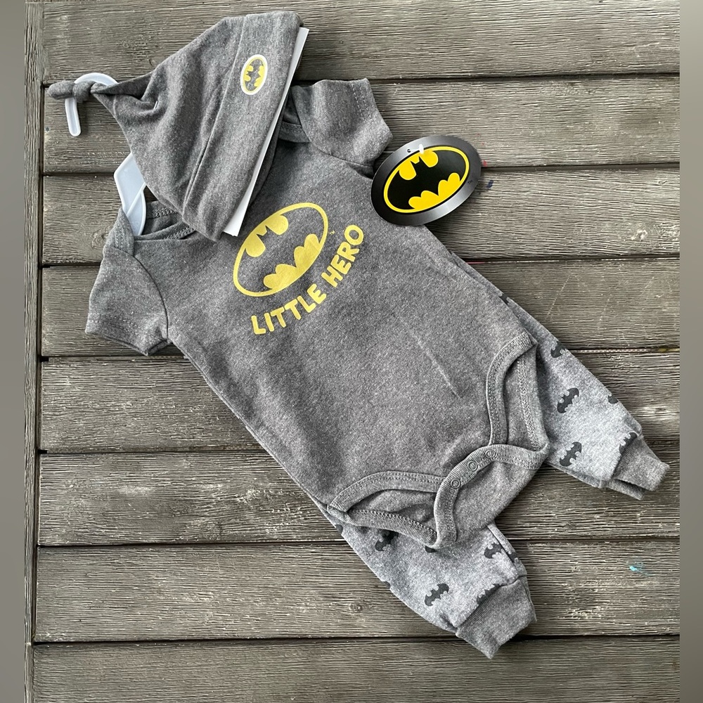 Batman 3 Piece Little Hero Set: Onsie, Pant and Hat 3-6M